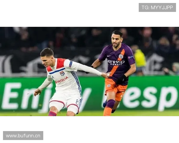 利物浦中场失衡藏不住了:看似运转正常,实则一碰就乱 利物浦中场失衡藏不住了:看似运转正常,实则一碰就乱